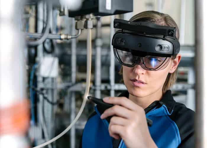 Solving challenging tasks in industry with the right AR hardware
